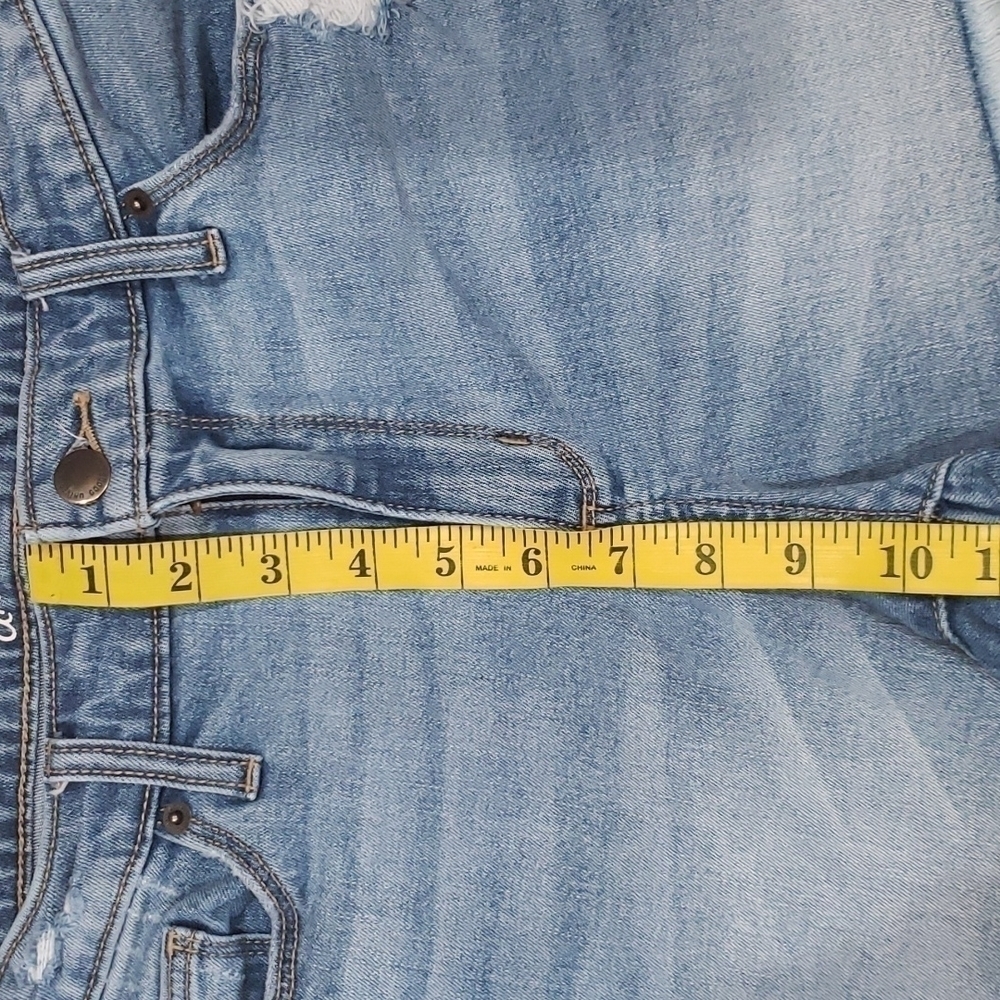 Universal Thread Fringed Distressed Highrise Shor… - image 8